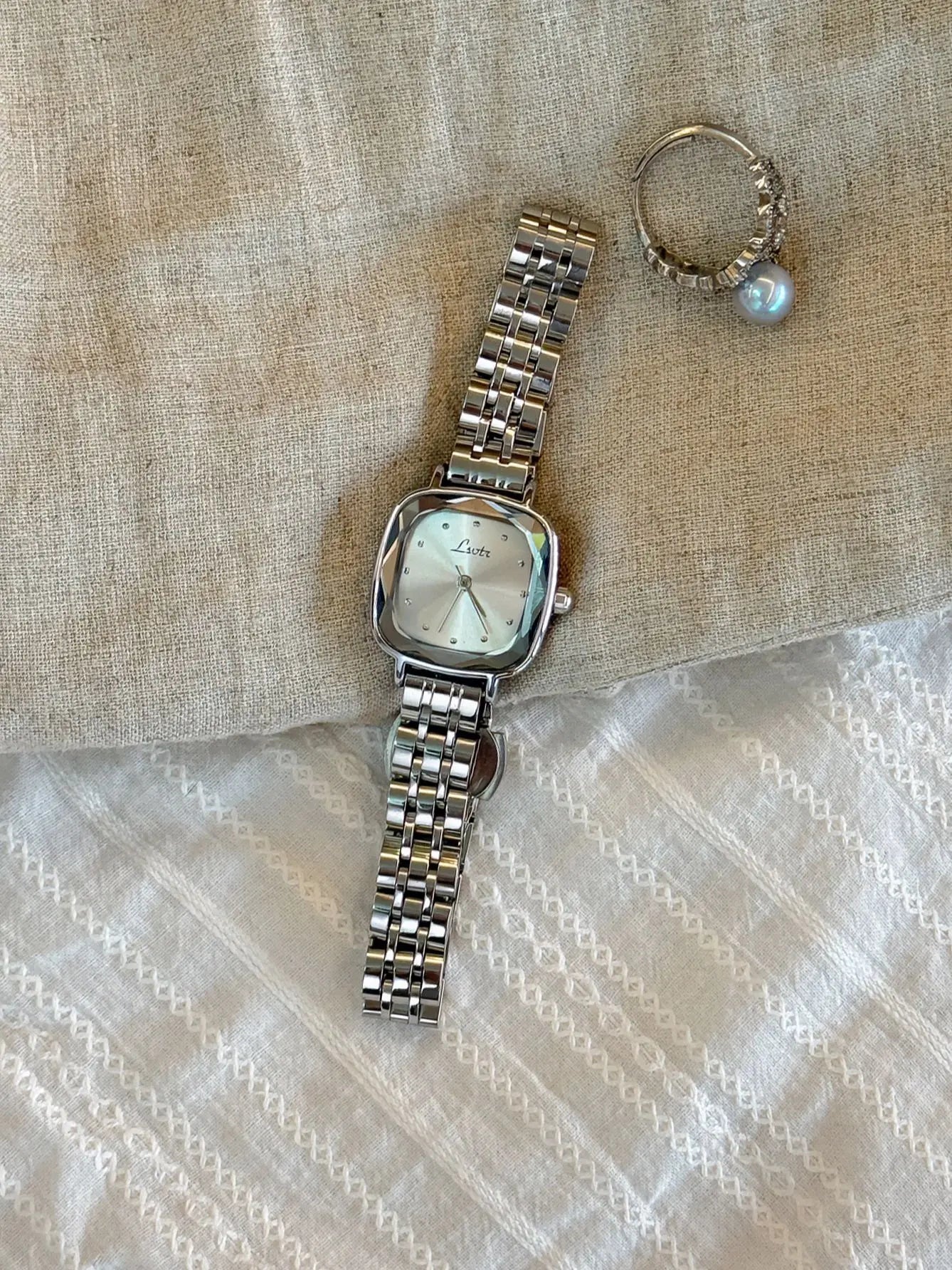 This new solid stainless steel mini square quartz watch features a casual, simple, stylish, waterproof design and a silver squar