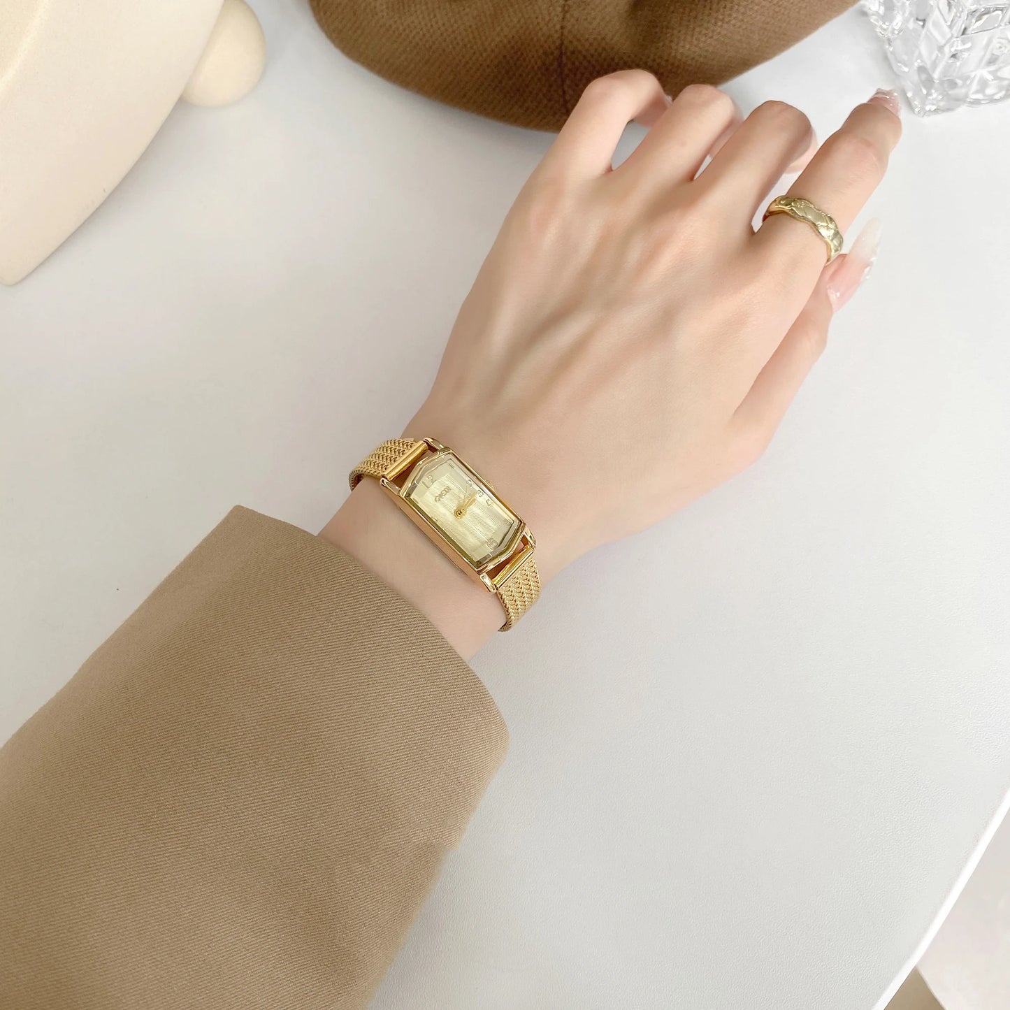 NEW GEDI Vintage Elegance Ladies Watches Premium Wheat-Patterned Steel Bracelet Small Gold-Tone Quartz Watch Women's Gift