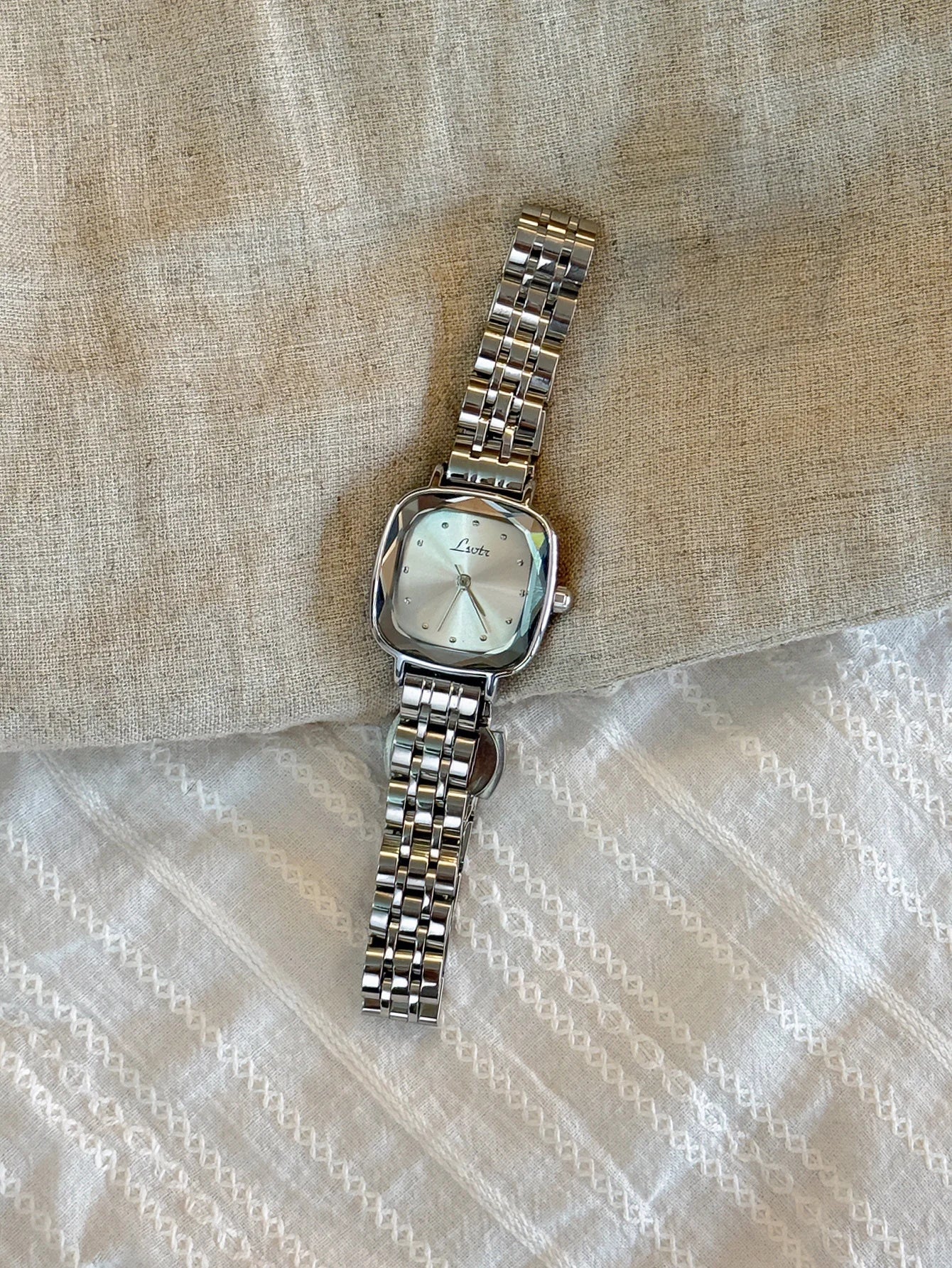 This new solid stainless steel mini square quartz watch features a casual, simple, stylish, waterproof design and a silver squar